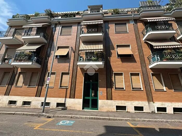 Appartamento trilocale in vendita in Via Luigi Orelli, Novara
