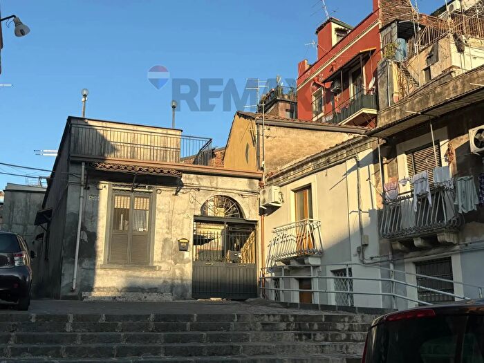 Appartamento quadrilocale in vendita in Via Giuseppe Garibaldi, Catania