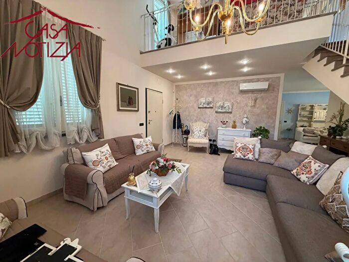Casa con 6 locali in vendita in Via San Donnino, Capannori