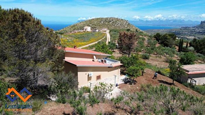 Casa con 6 locali in vendita in Contrada Sarmuci, Castellammare Del Golfo