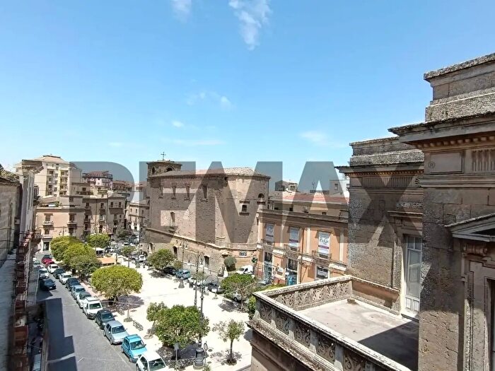 Appartamento con 8 locali in vendita in Via Roma, Enna