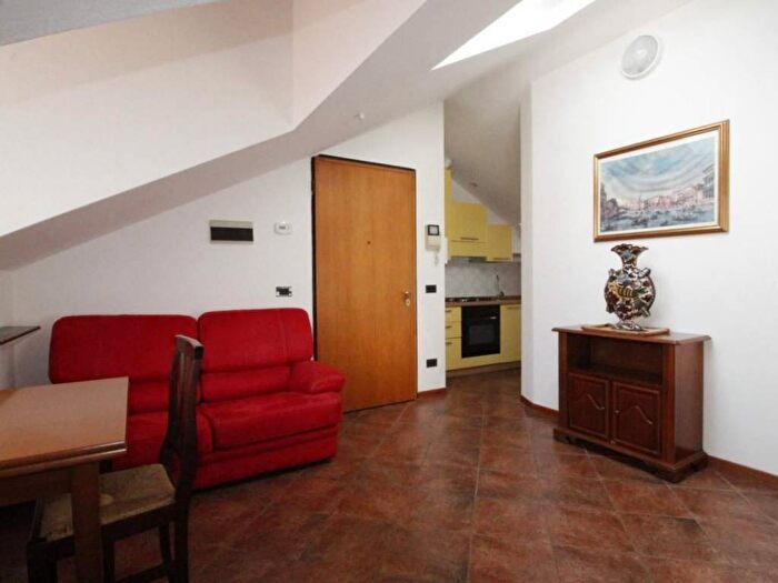 Appartamento bilocale in affitto in Via Novembre, Rovellasca