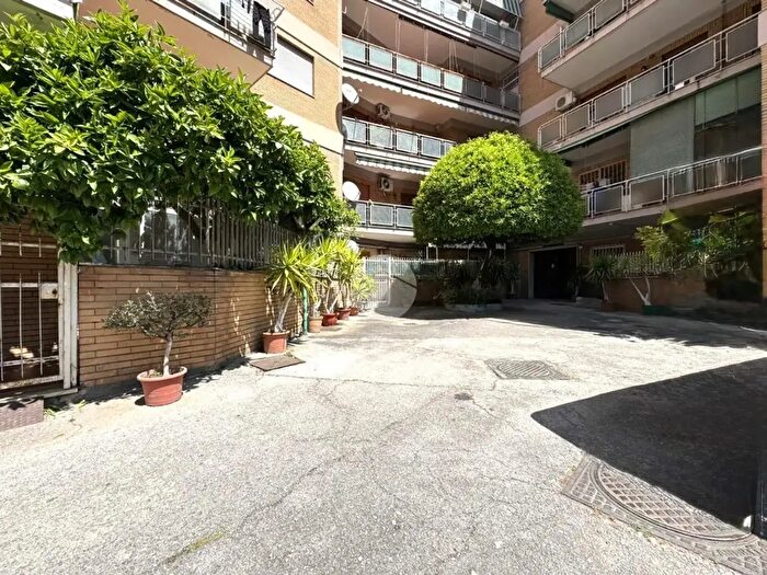 Appartamento trilocale in vendita in Via Montevergine, Napoli