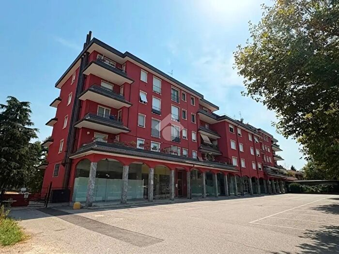 Appartamento trilocale in vendita in Via Resegone, Legnano