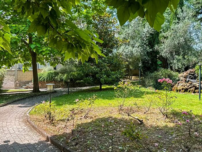 Appartamento trilocale in vendita in Via del Ponte delle Sette Miglia, Roma