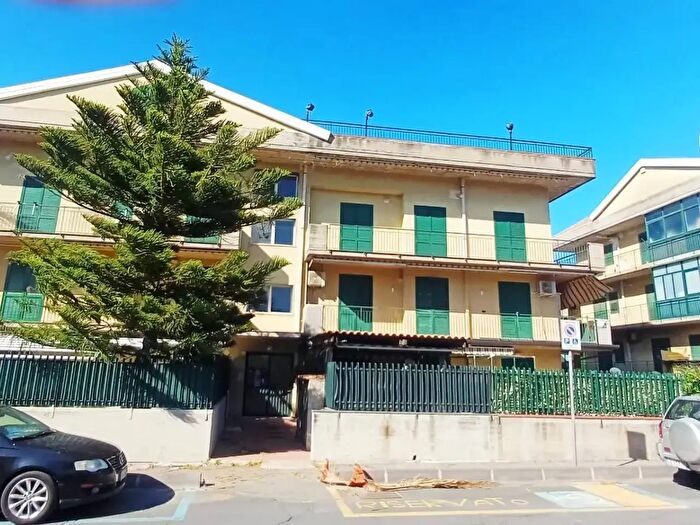 Appartamento trilocale in vendita in Via Spiaggia, Mascali