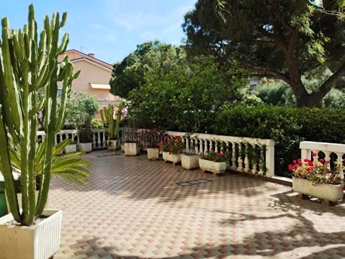 Appartamento trilocale in vendita in Via Don Mariano Clerici, San Lorenzo Al Mare