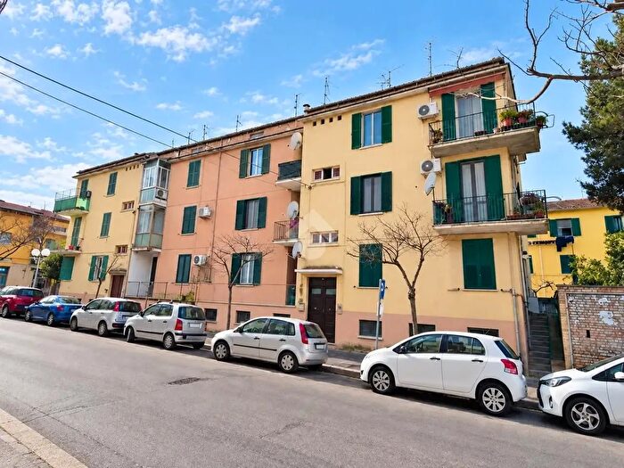 Appartamento trilocale in vendita in Via Fratelli Palizzi, Chieti