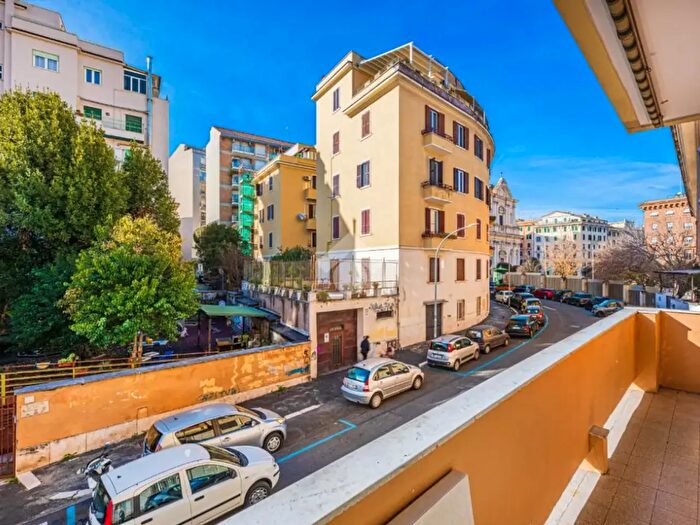 Appartamento quadrilocale in vendita in Via Domenico Silveri, Roma