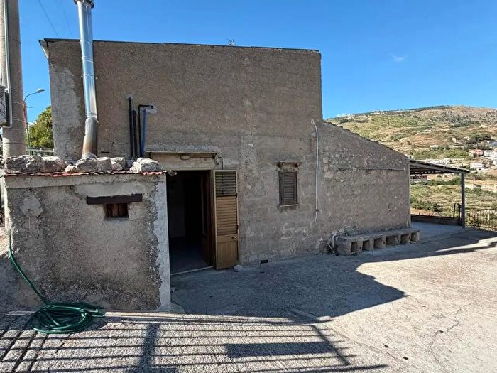 Casa quadrilocale in vendita in Bisacquino