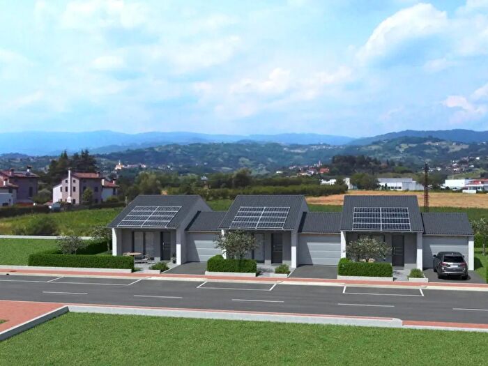 Casa trilocale in vendita in Via GMarconi, Colceresa