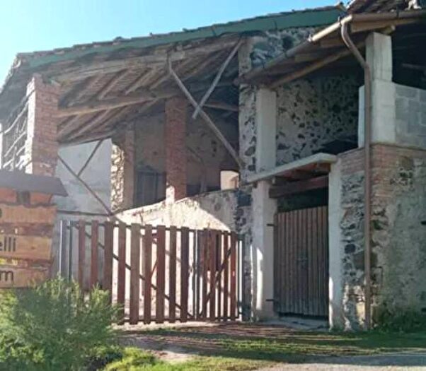 Casa con 6 locali in vendita in Contrada Zarantonelli, Valdagno