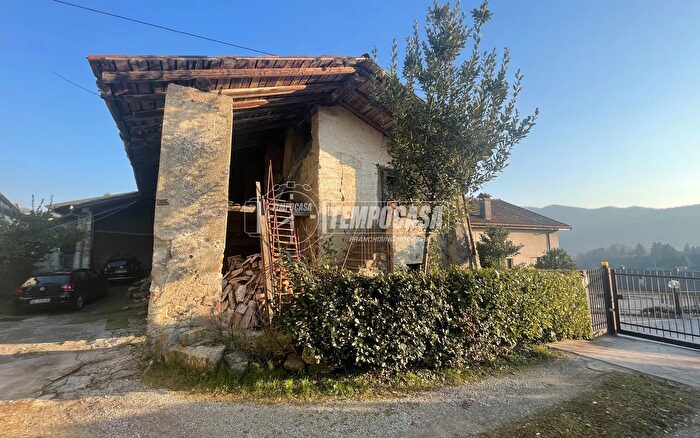 Casa in vendita in Via Valbonaga di Sotto Valbonaga, Cisano Bergamasco