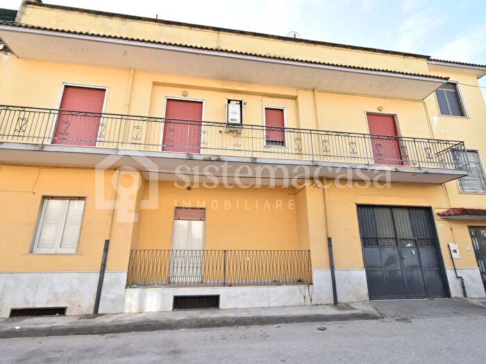 Casa con 8 locali in vendita in Brusciano