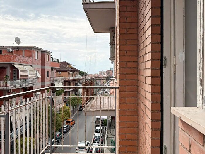 Appartamento trilocale in vendita in Via Plinio, Pomezia