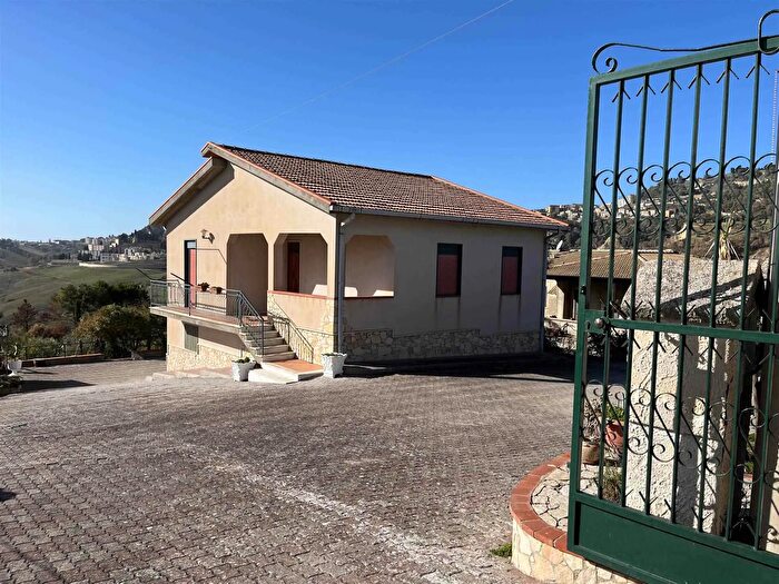 Casa trilocale in vendita in Avvento, Caltanissetta