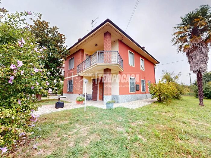 Casa con 7 locali in vendita in Strada Borgo San Martino a, Bra