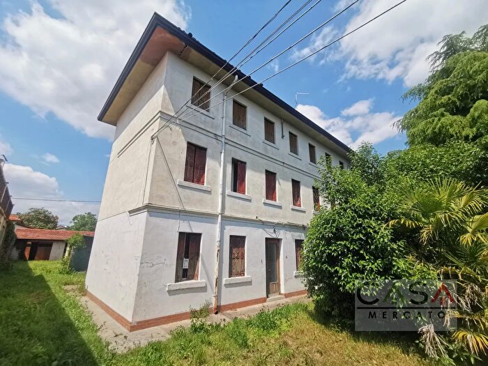 Casa con 5 locali in vendita in Via Romans, Cordenons