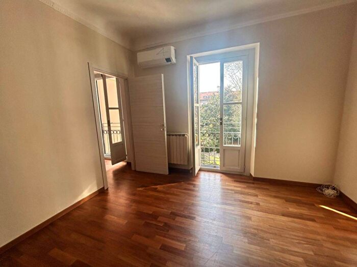 Appartamento quadrilocale in affitto in Via San Martino, Quadronno Crocetta, Milano