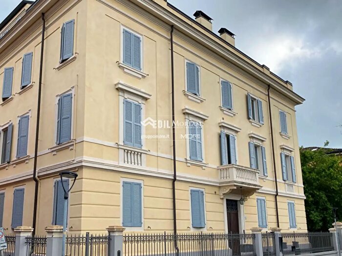Appartamento con 5 locali in vendita in Via Carlo Zucchi, Modena