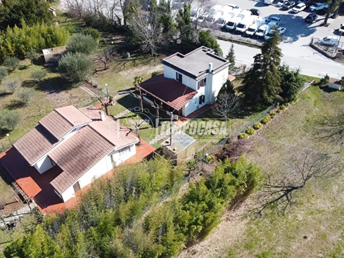 Casa con 10 locali in vendita in Via Sandro Pertini, Tolentino