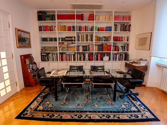 Appartamento con 6 locali in affitto in Viale Regina Margherita, Trieste Coppedè, Roma