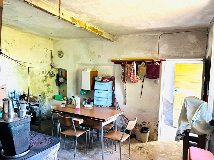 Casa con 6 locali in vendita in Località Perondo Gialatti, Ormea