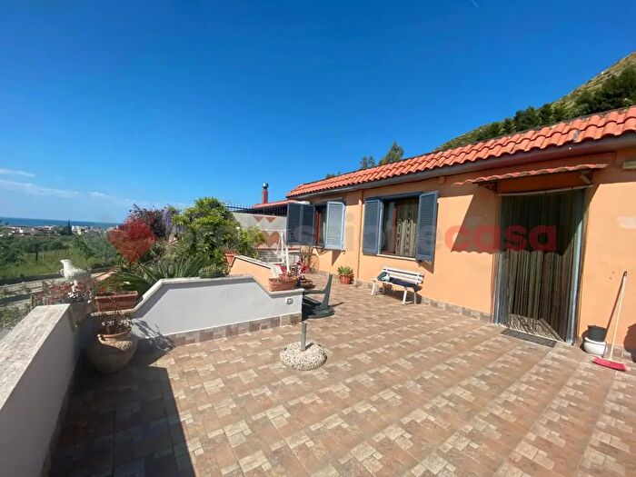 Casa quadrilocale in vendita in Via Antea Snc, Mondragone