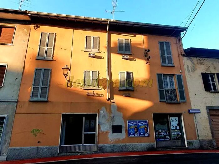 Casa con 6 locali in vendita in Castelletto Sopra Ticino