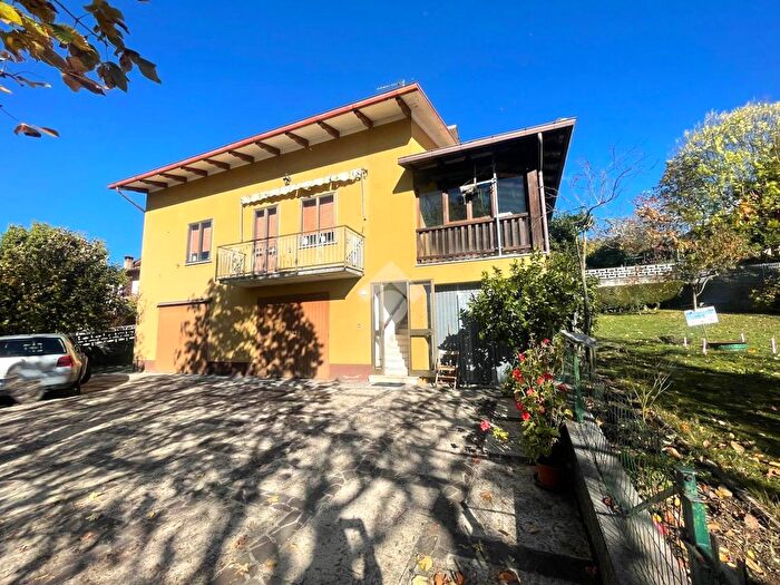 Casa con 5 locali in vendita in Via Benedello, Pavullo Nel Frignano