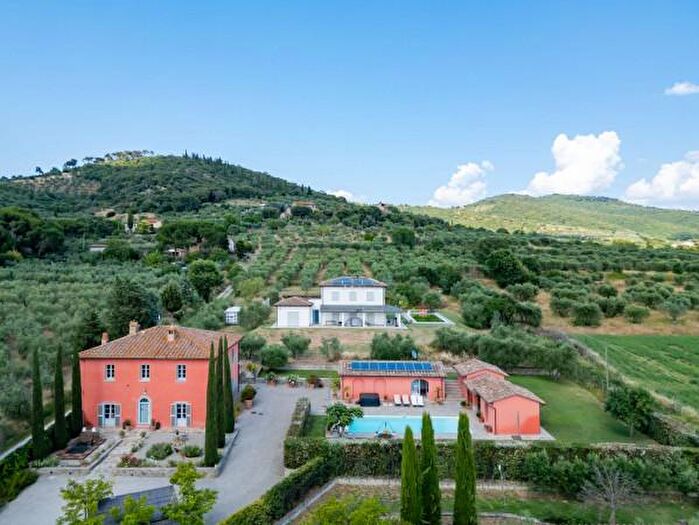 Casa con 6 locali in vendita in Riccio, Cortona