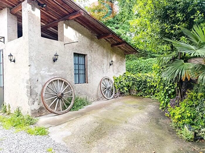 Casa quadrilocale in vendita in Via Circonvallazione, Casatenovo