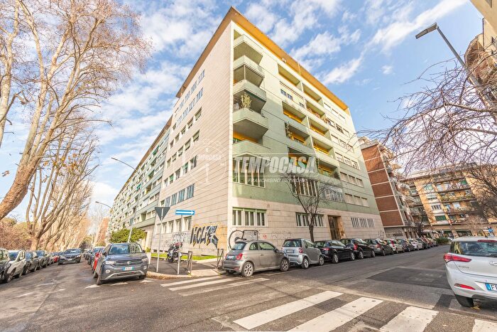 Appartamento con 6 locali in vendita in Via Cesare Federici, Roma