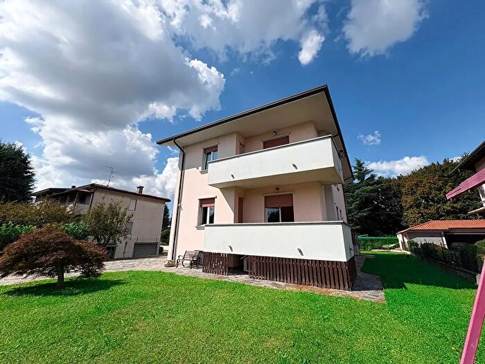 Appartamento bilocale in vendita in Macherio Via Trento E Trieste, Macherio