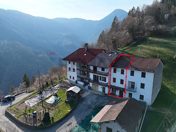 Casa con 5 locali in vendita in Via Costa, Lamon