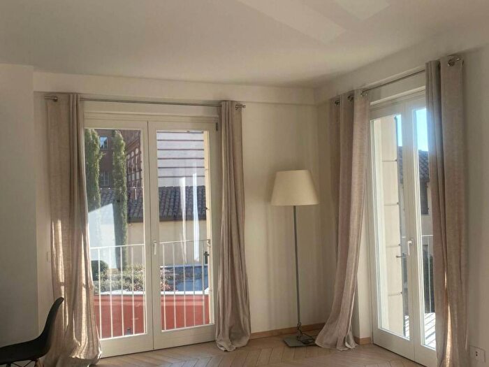 Appartamento trilocale in affitto in Via Albussano, Centro Storico, Chieri