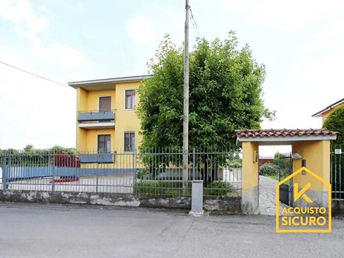 Appartamento trilocale in vendita in Via Antonio Fogazzaro, Vimercate