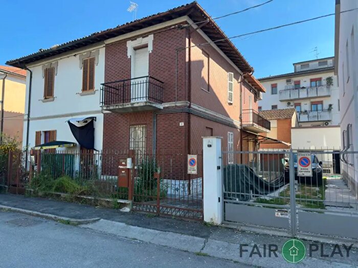 Casa con 6 locali in vendita in Via Luigi Acquisti, Forli