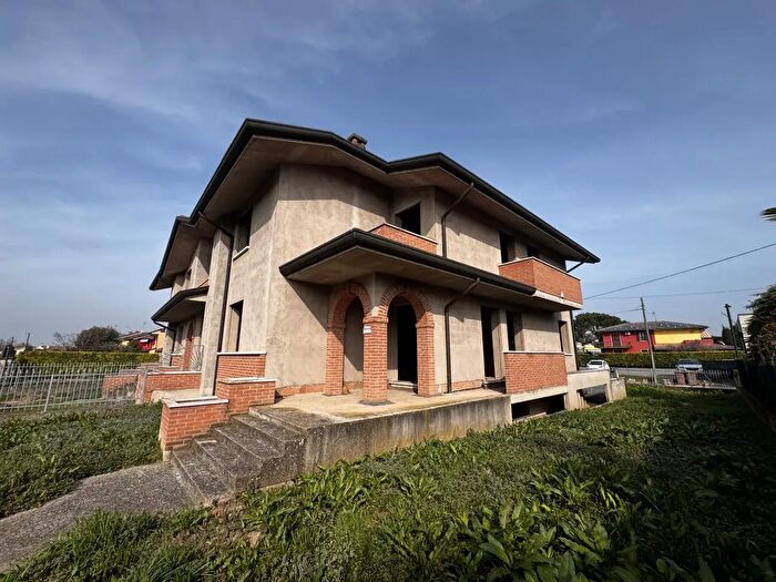 Casa con 5 locali in vendita in Via Galileo Galilei, Tribano