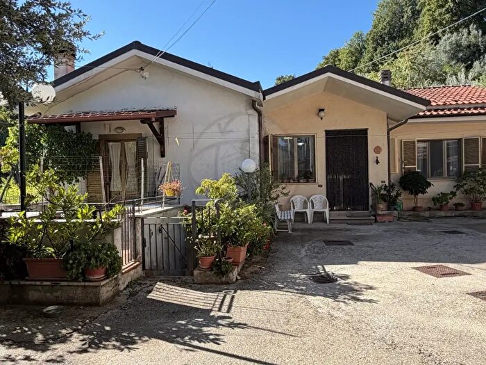 Casa quadrilocale in vendita in Strada Salaria, Terni