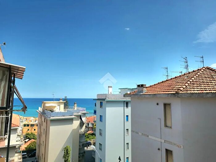 Appartamento quadrilocale in vendita in Via Aurelia Ponente, Taggia