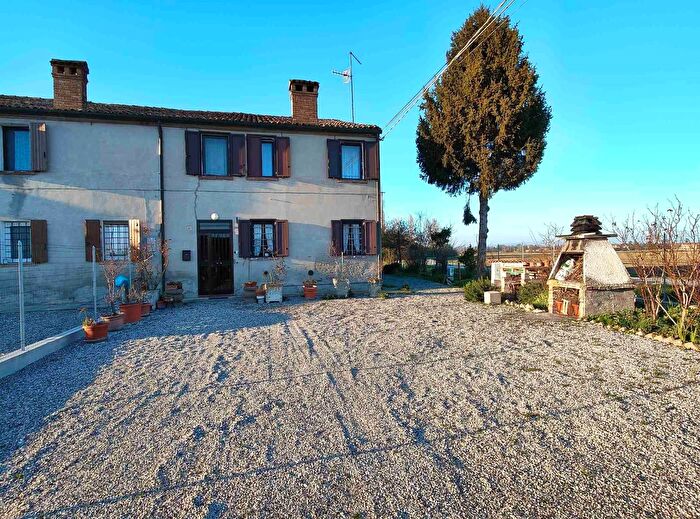 Casa con 5 locali in vendita in Via Acquedotto, Ferrara