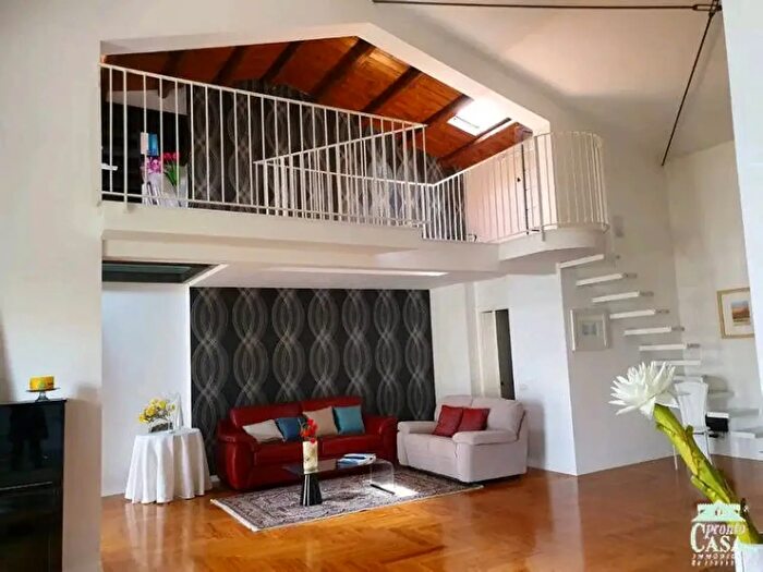 Casa con 8 locali in affitto in Ragusa