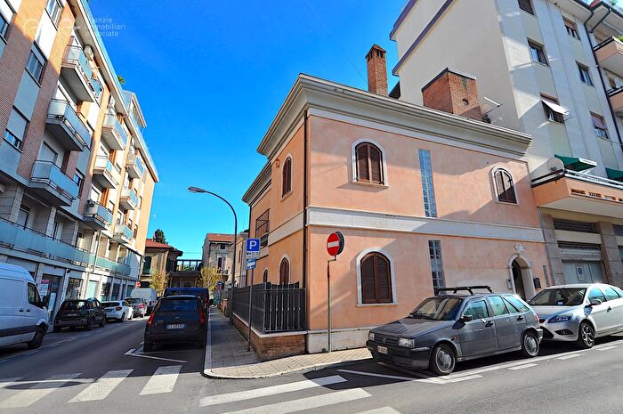 Casa con 10 locali in affitto in Via Balilla, San Benedetto Del Tronto