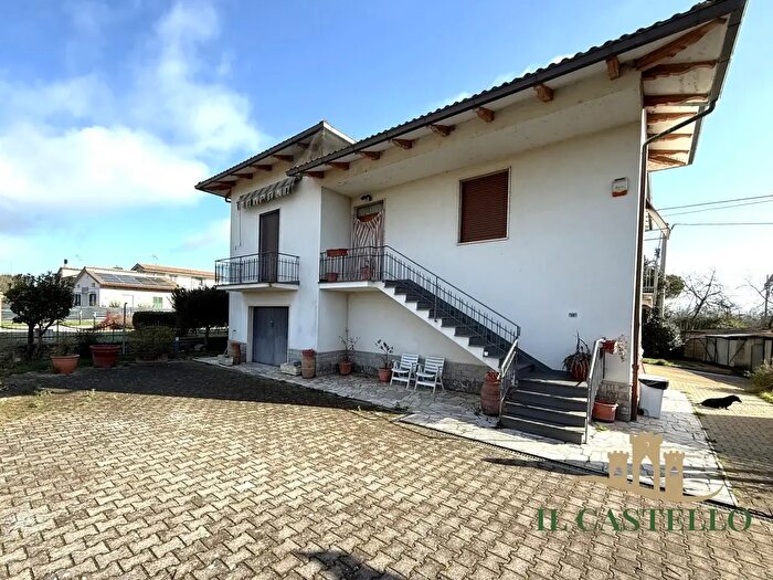 Casa con 5 locali in vendita in Sanfatucchio, Castiglione Del Lago