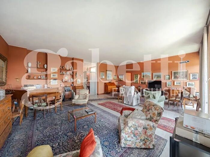 Appartamento con 5 locali in vendita in Via Carlo Alberto, Monza