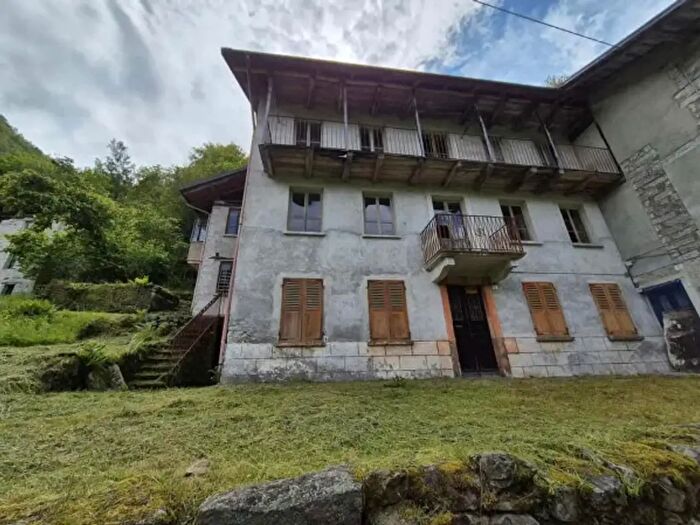 Casa con 6 locali in vendita in Località Roncaccio, Cravagliana