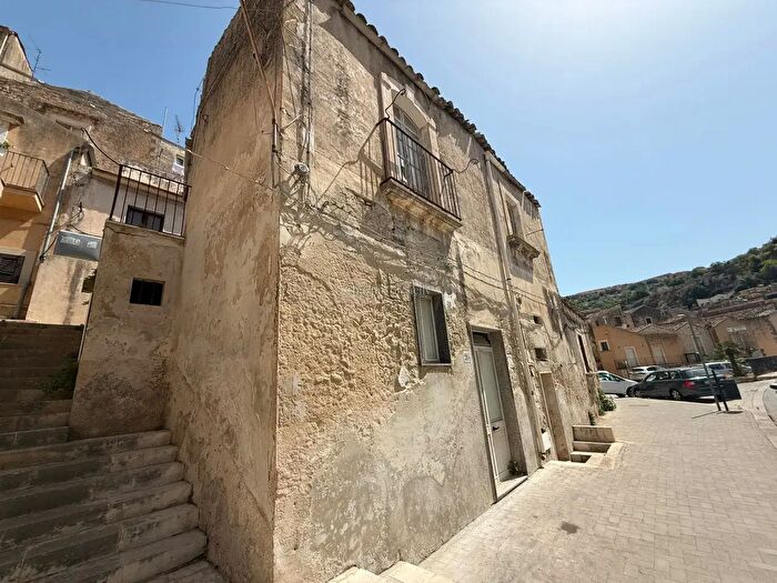 Casa con 5 locali in vendita in Modica