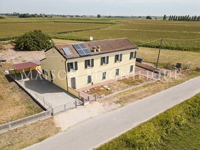 Casa quadrilocale in vendita in Via San Vitale, Fiscaglia