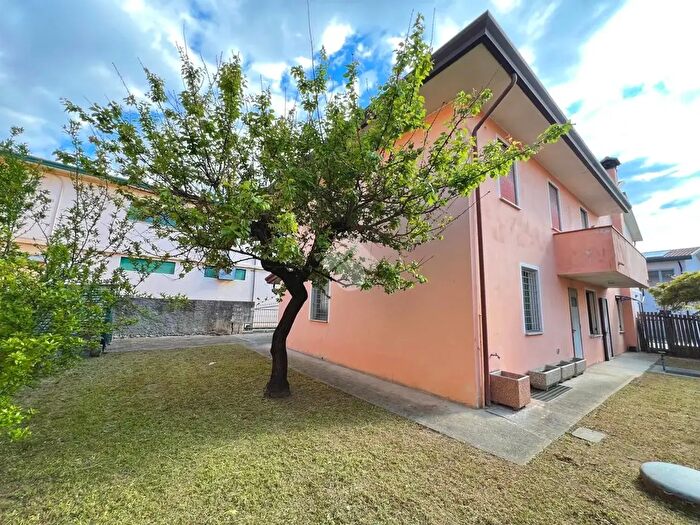 Casa quadrilocale in vendita in Via della Croce, Resana
